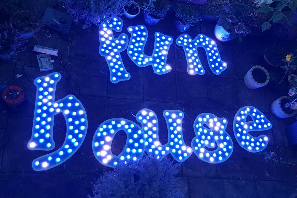 海博测评照明的娱光灯用在英国游乐装备展示